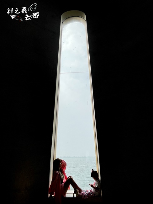 祥之飛去屏東東港景點｜南台灣大鵬灣最美鵝黃色西班牙式建築的「海上教堂咖啡