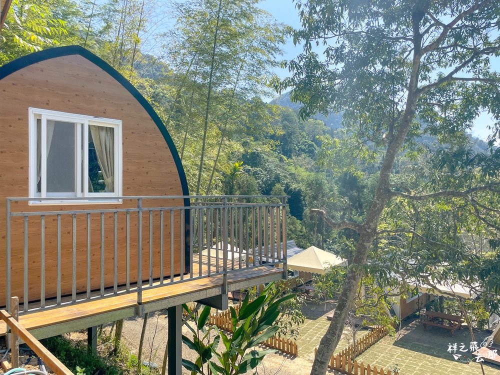 祥之飛去新竹橫山景點｜森林系的咖啡廳結合露營小木屋.森林小徑踏踏溪水「藍月山谷」