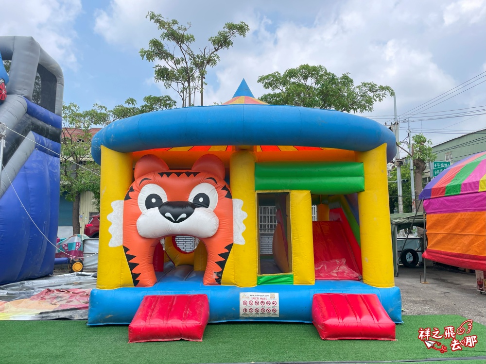 祥之飛去彰化鹿港景點｜喵喵村氣墊水樂園.不限時親子戶外水上樂園.數十種氣墊城堡玩樂