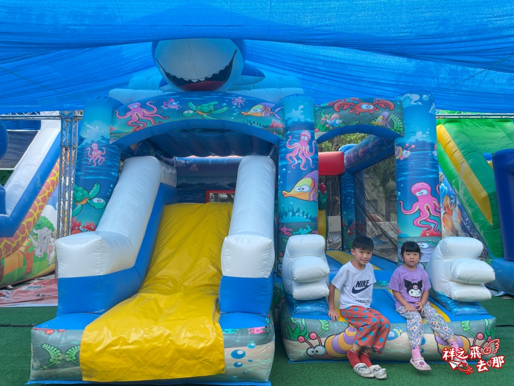 祥之飛去彰化鹿港景點｜喵喵村氣墊水樂園.不限時親子戶外水上樂園.數十種氣墊城堡玩樂