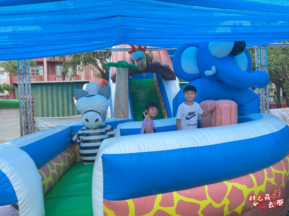 祥之飛去彰化鹿港景點｜喵喵村氣墊水樂園.不限時親子戶外水上樂園.數十種氣墊城堡玩樂