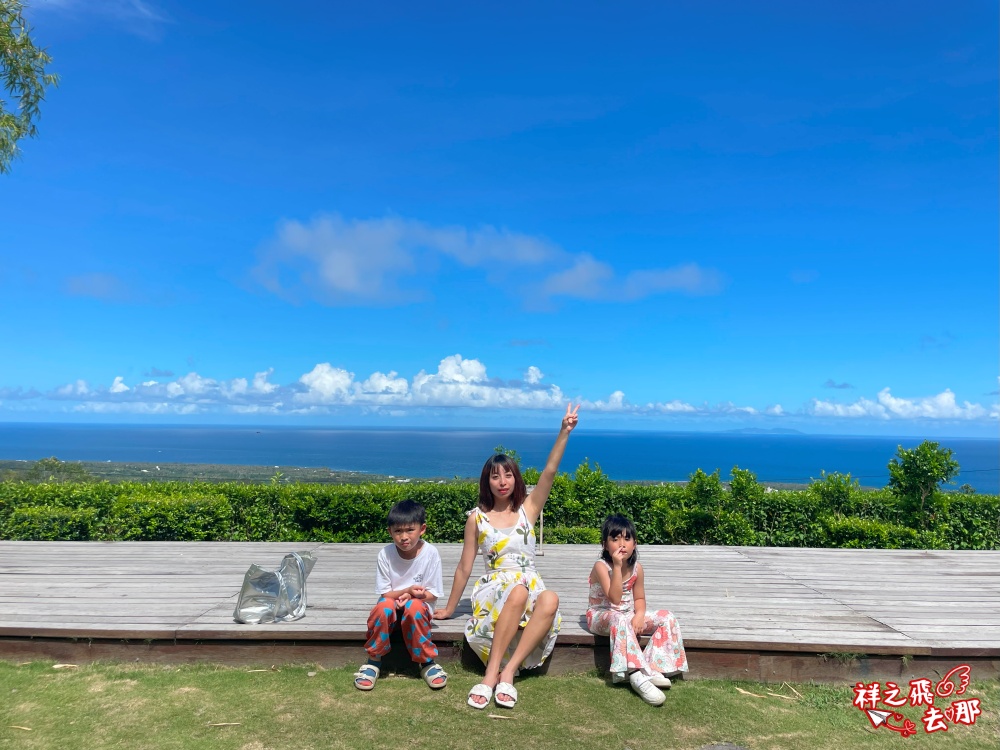 祥之飛去台東東河景點｜第一排海景景觀咖啡廳「月光小棧/ 女妖在說畫藝廊暨咖啡屋」是一處融合藝術與電影文化的空間