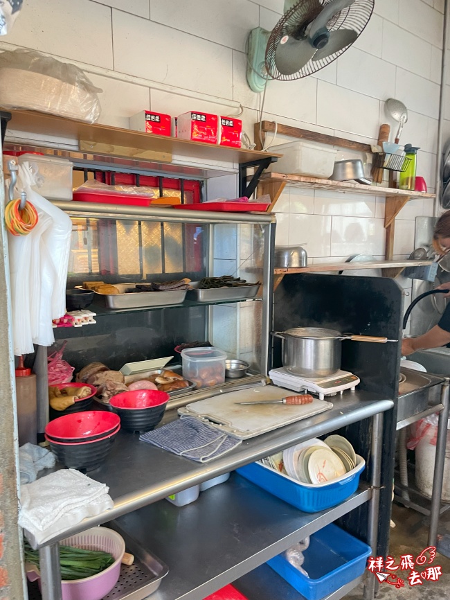祥之飛去屏東恆春景點｜萬里桐阿嬤麵店.海景第一排.藏在潛水勝地的40年老味道