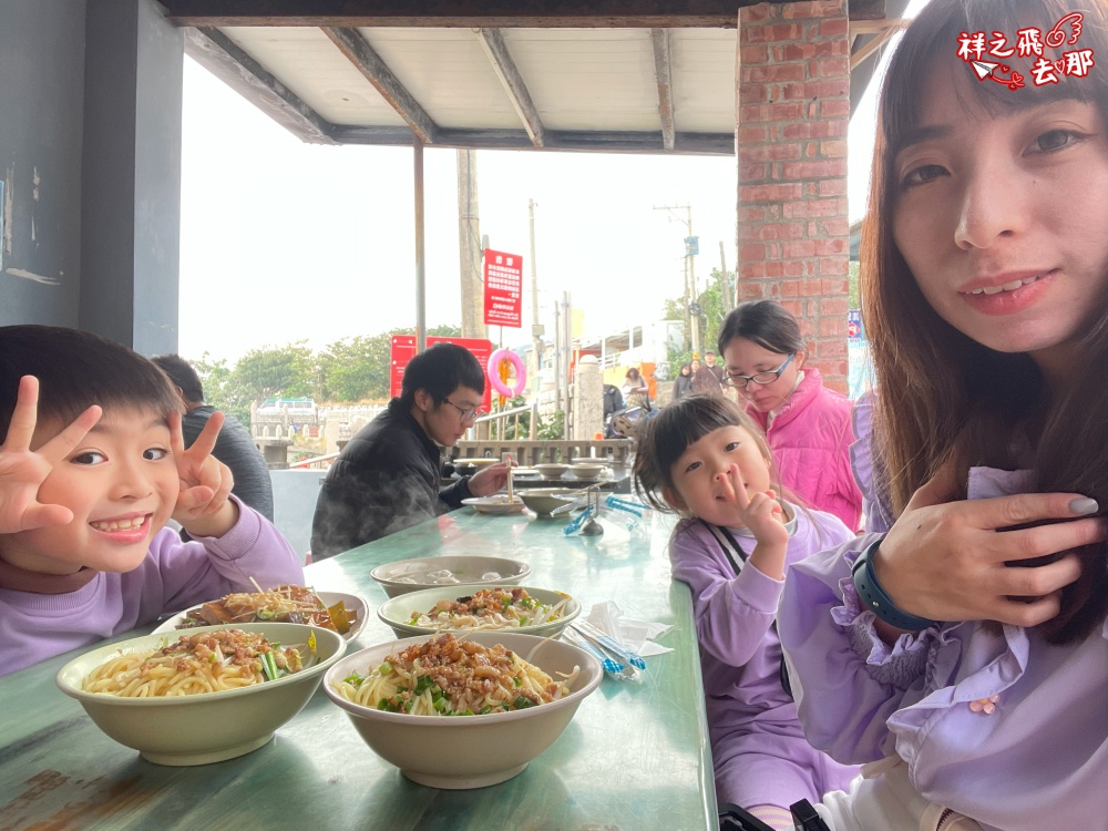 祥之飛去屏東恆春景點｜萬里桐阿嬤麵店.海景第一排.藏在潛水勝地的40年老味道