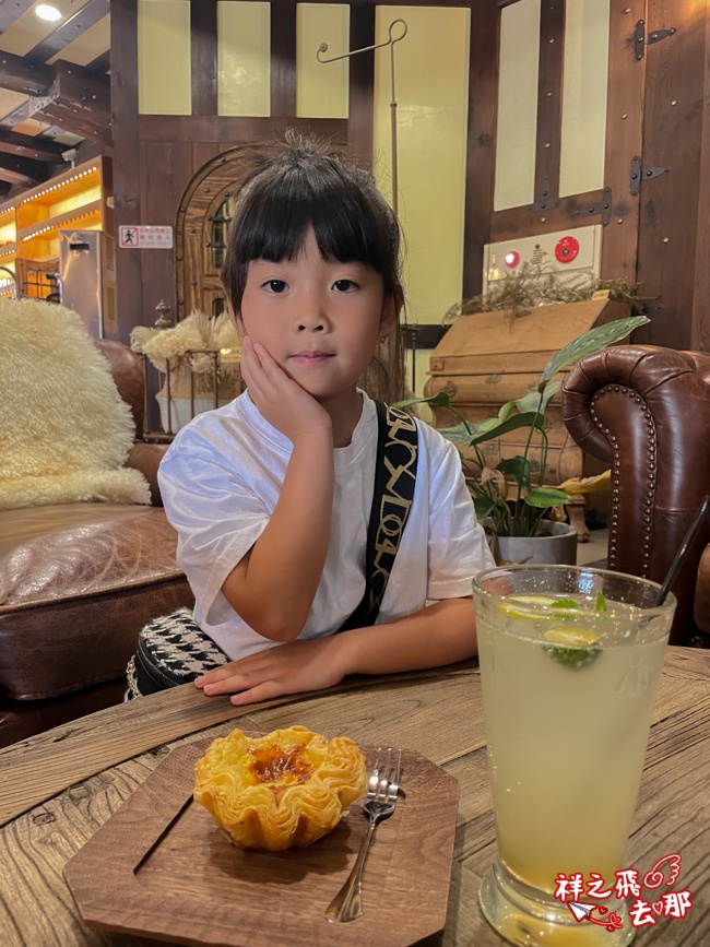 祥之飛去南投埔里景點｜埔里愛蘭交流道.埔里遊客中心免費停車＋藍色城堡 x 茱諾法式甜點打卡美照