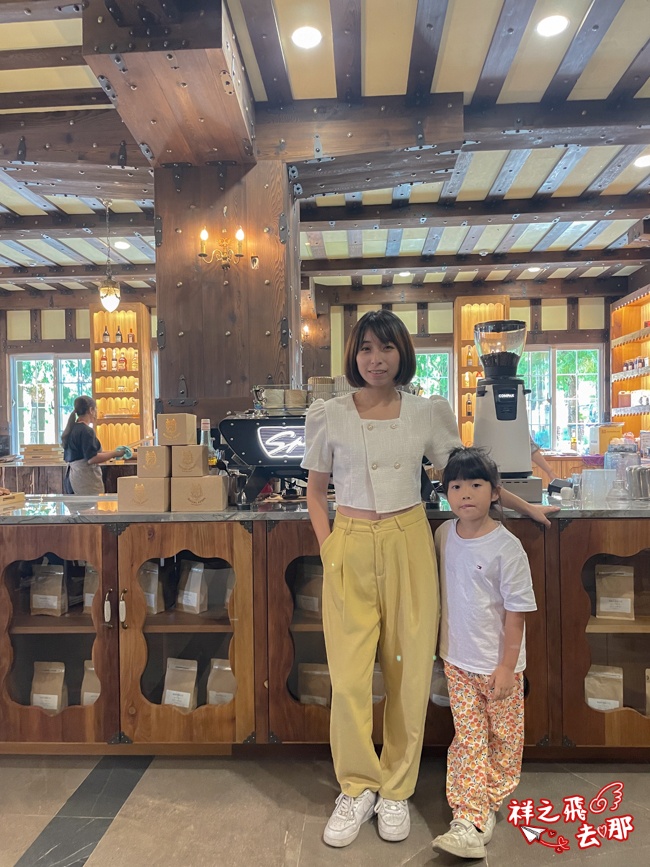 祥之飛去南投埔里景點｜埔里愛蘭交流道.埔里遊客中心免費停車＋藍色城堡 x 茱諾法式甜點打卡美照