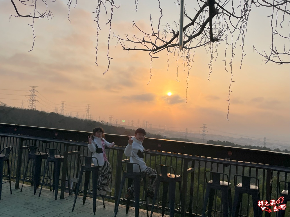 祥之飛去台中沙鹿景點｜「覓覓基地-帆杋望海」低消一杯飲品享受百萬無敵夜景