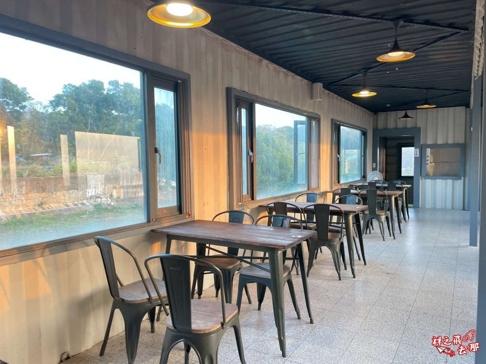 祥之飛去台中沙鹿景點｜「覓覓基地-帆杋望海」低消一杯飲品享受百萬無敵夜景