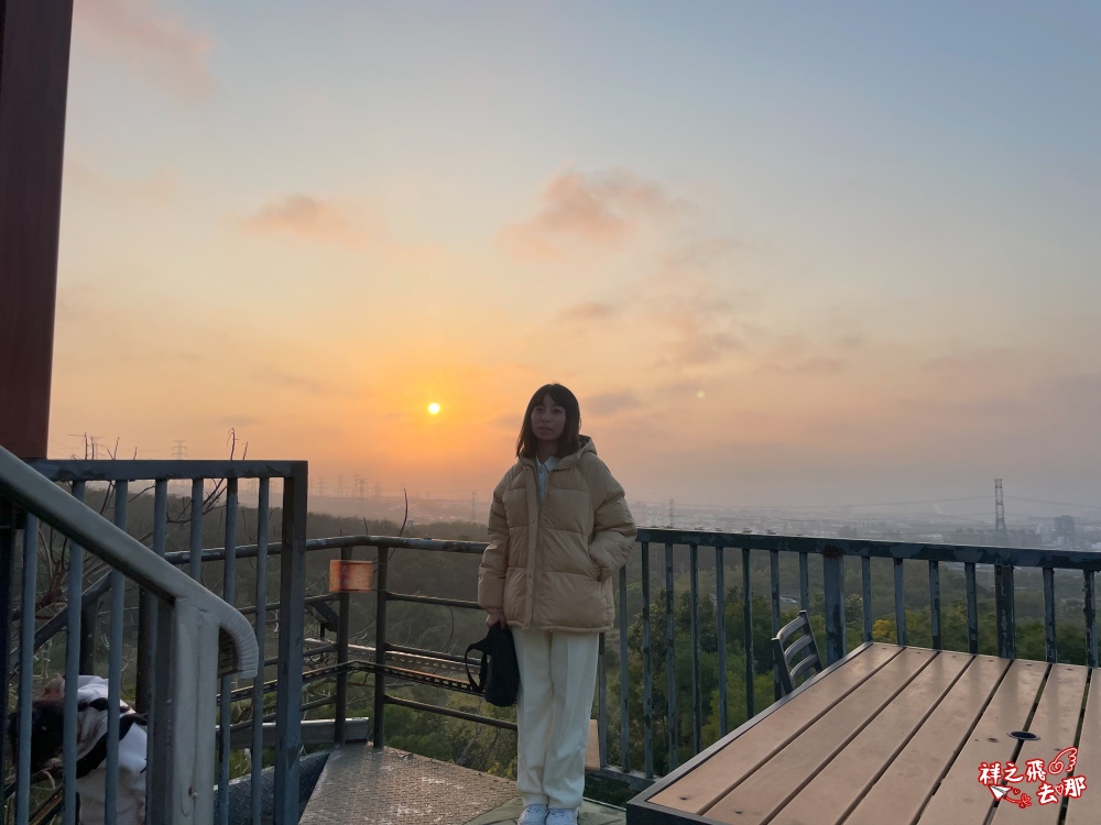 祥之飛去台中沙鹿景點｜「覓覓基地-帆杋望海」低消一杯飲品享受百萬無敵夜景