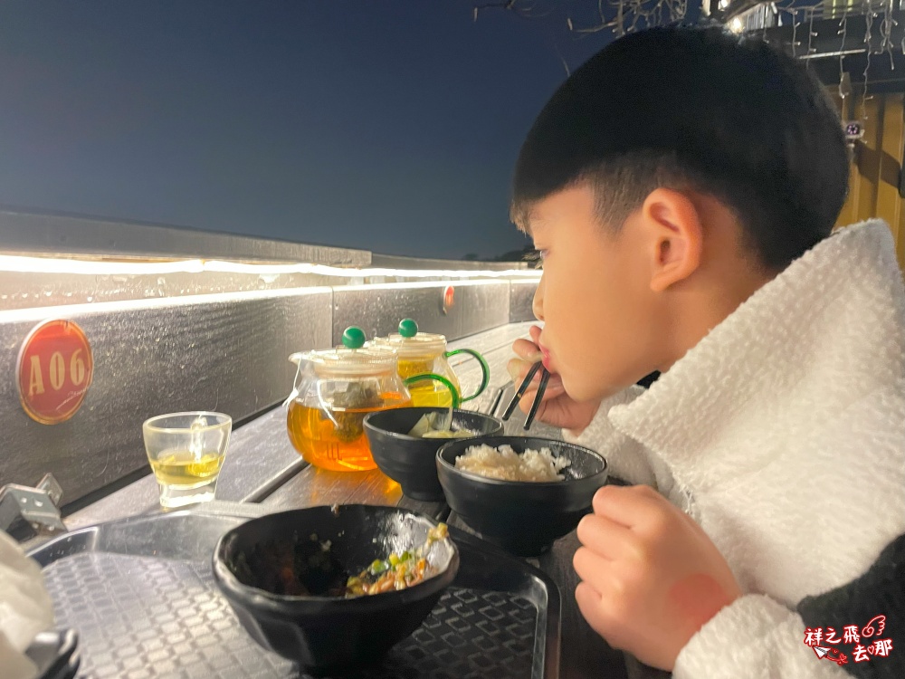 祥之飛去台中沙鹿景點｜「覓覓基地-帆杋望海」低消一杯飲品享受百萬無敵夜景