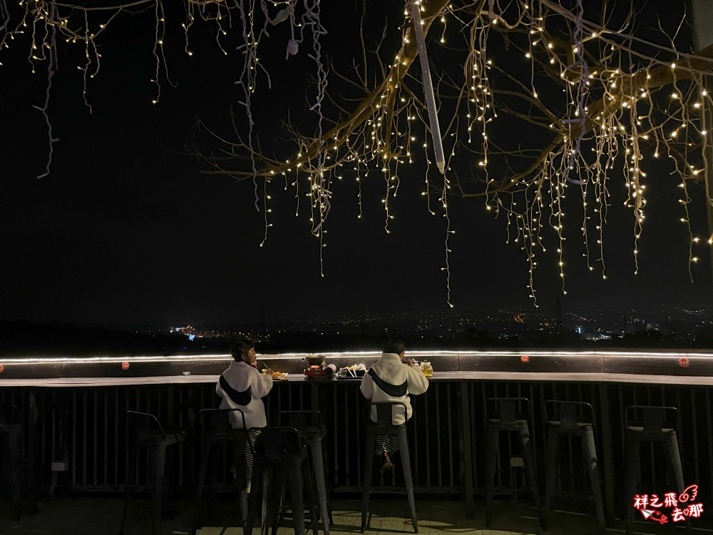 祥之飛去台中沙鹿景點｜「覓覓基地-帆杋望海」低消一杯飲品享受百萬無敵夜景