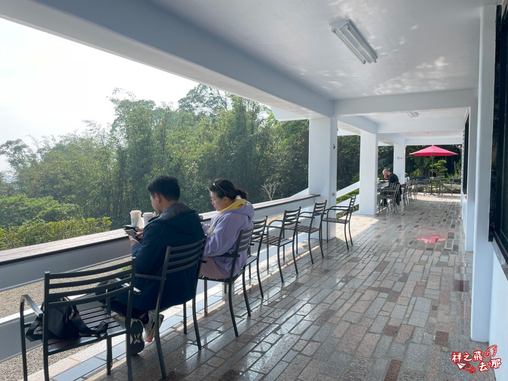 祥之飛去台南白河景點｜藏身在台南白河關仔嶺的山上，全新開幕的「雨露森林景觀咖啡廳」