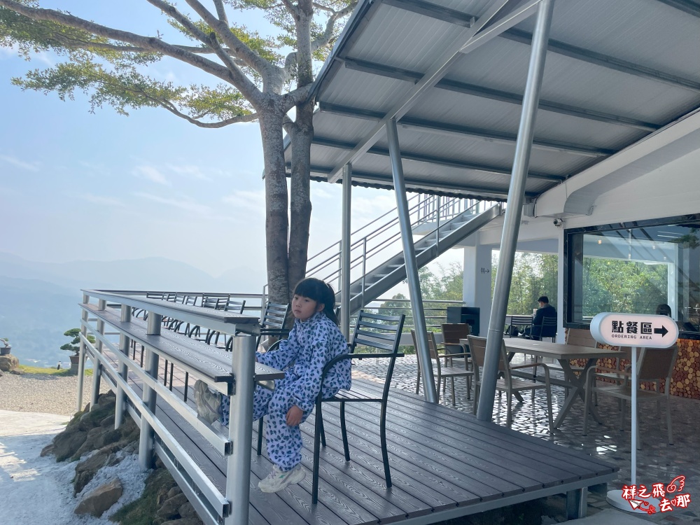 祥之飛去台南白河景點｜藏身在台南白河關仔嶺的山上，全新開幕的「雨露森林景觀咖啡廳」