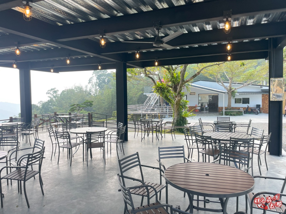 祥之飛去台南白河景點｜藏身在台南白河關仔嶺的山上，全新開幕的「雨露森林景觀咖啡廳」