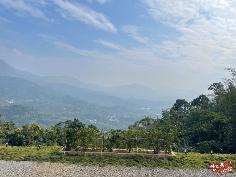 祥之飛去台南白河景點｜藏身在台南白河關仔嶺的山上，全新開幕的「雨露森林景觀咖啡廳」