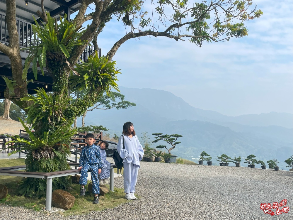 祥之飛去台南白河景點｜藏身在台南白河關仔嶺的山上，全新開幕的「雨露森林景觀咖啡廳」