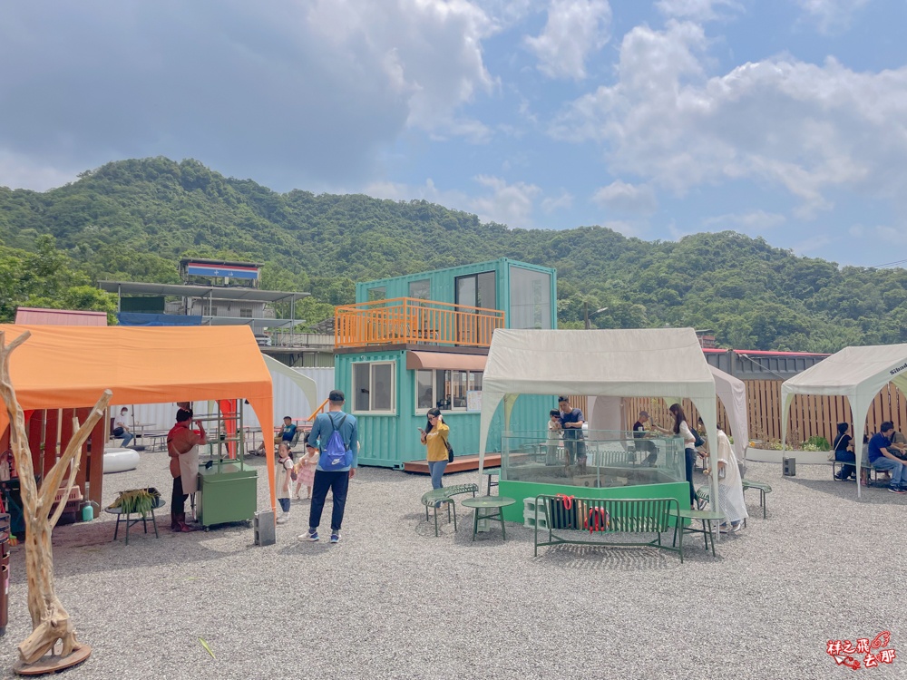 祥之飛去新北石碇景點｜萌萌森林物語親子餵食黑鼻羊、水豚君、狐獴、羊駝全攻略｜台北小型牧場推薦！