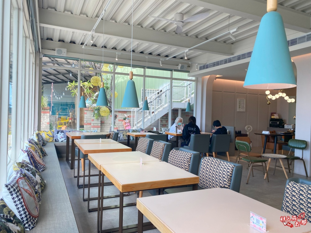 祥之飛去桃園蘆竹景點｜秘覓良品山上花兒開了.五酒桶山登山口旁.懶骨頭椅X無敵山景.秘境景觀咖啡廳推薦