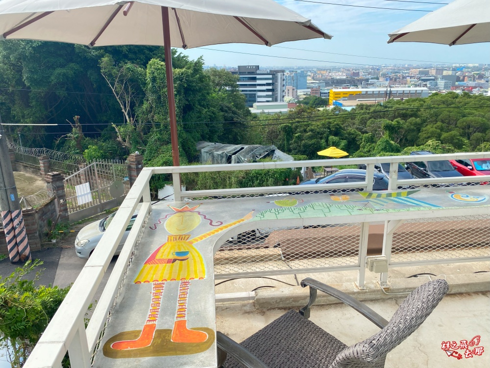祥之飛去桃園蘆竹景點｜秘覓良品山上花兒開了.五酒桶山登山口旁.懶骨頭椅X無敵山景.秘境景觀咖啡廳推薦