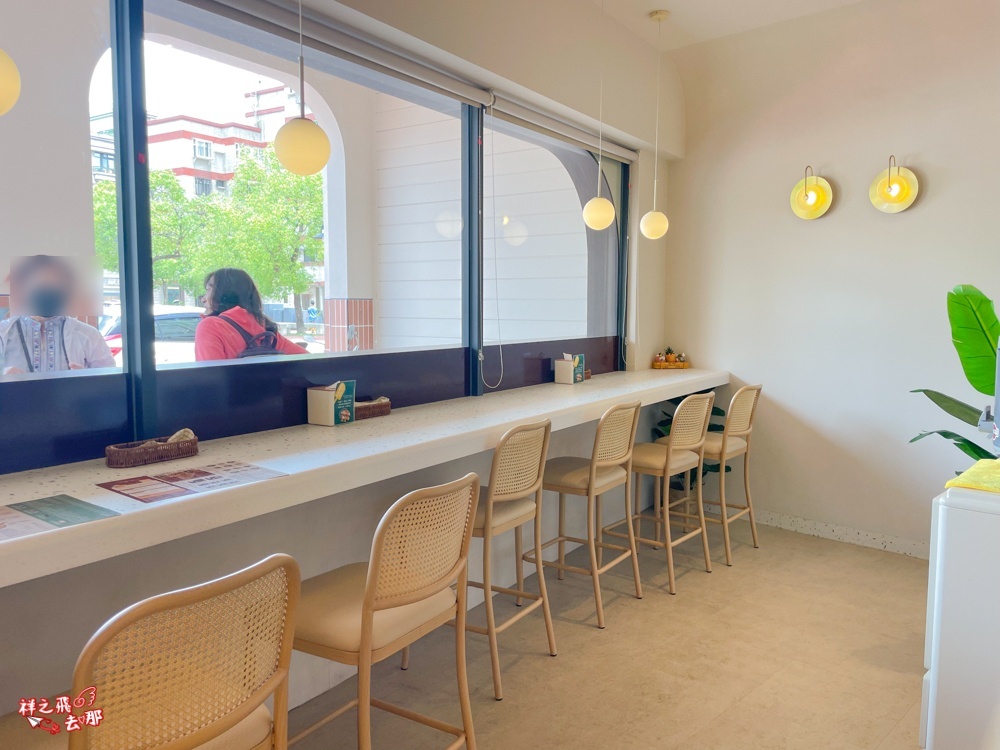 祥之飛去苗栗美食景點｜快樂蘇打苗栗店>苗栗火車站旁最美人氣複合式餐廳推薦，平價大份量聚餐好選擇