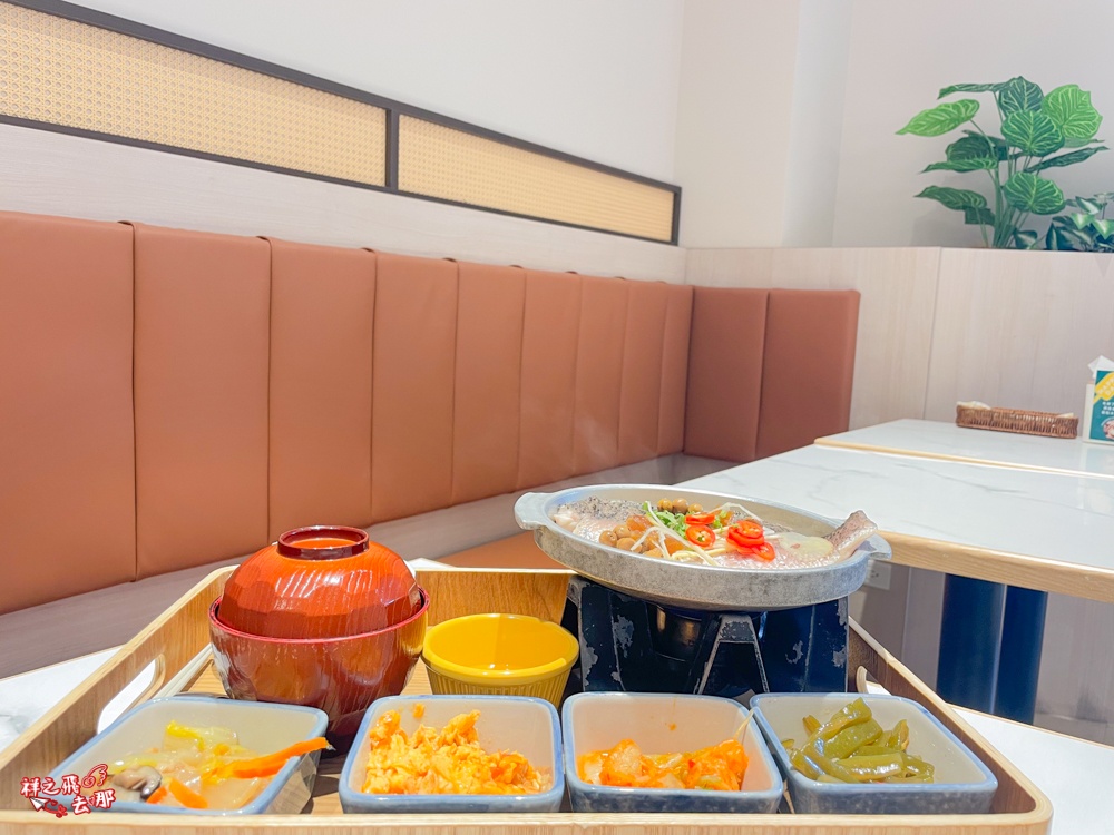 祥之飛去苗栗美食景點｜快樂蘇打苗栗店>苗栗火車站旁最美人氣複合式餐廳推薦，平價大份量聚餐好選擇