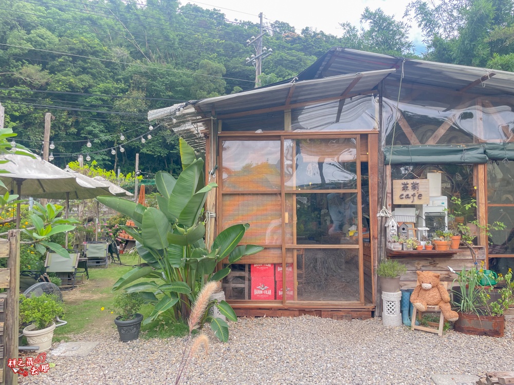 祥之飛去桃園龍潭景點｜茉莉花園caf’e森林系咖啡廳推薦.三坑老街旁田園風玻璃屋.寵物友善露營系咖啡
