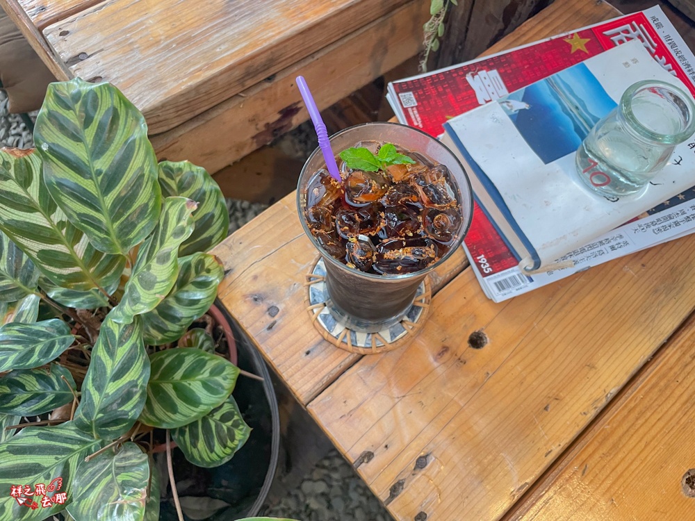 祥之飛去桃園龍潭景點｜茉莉花園caf’e森林系咖啡廳推薦.三坑老街旁田園風玻璃屋.寵物友善露營系咖啡