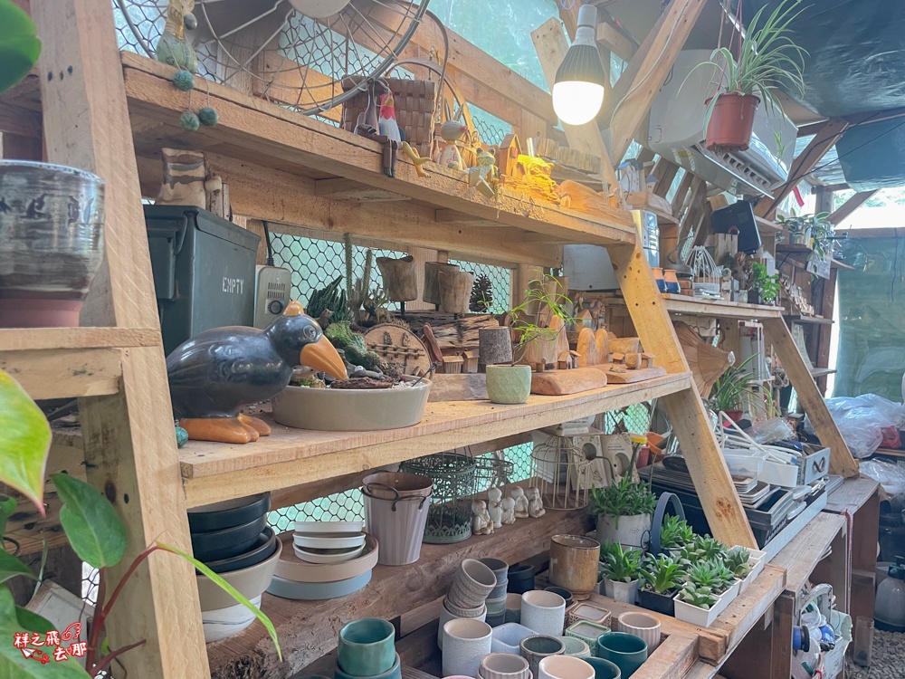祥之飛去桃園龍潭景點｜茉莉花園caf’e森林系咖啡廳推薦.三坑老街旁田園風玻璃屋.寵物友善露營系咖啡