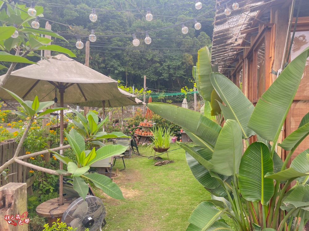 祥之飛去桃園龍潭景點｜茉莉花園caf’e森林系咖啡廳推薦.三坑老街旁田園風玻璃屋.寵物友善露營系咖啡