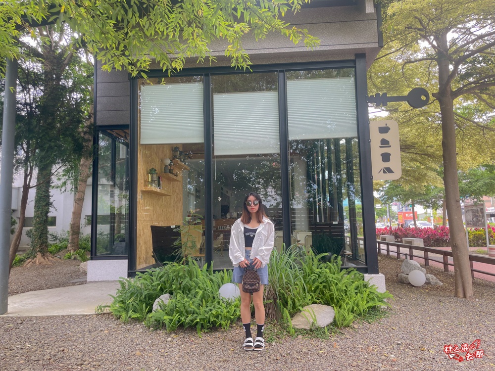 祥之飛去苗栗頭份景點｜恩琲咖啡Onffee頭份店咖啡廳推薦.森林系玻璃屋+露營風+RT麵包