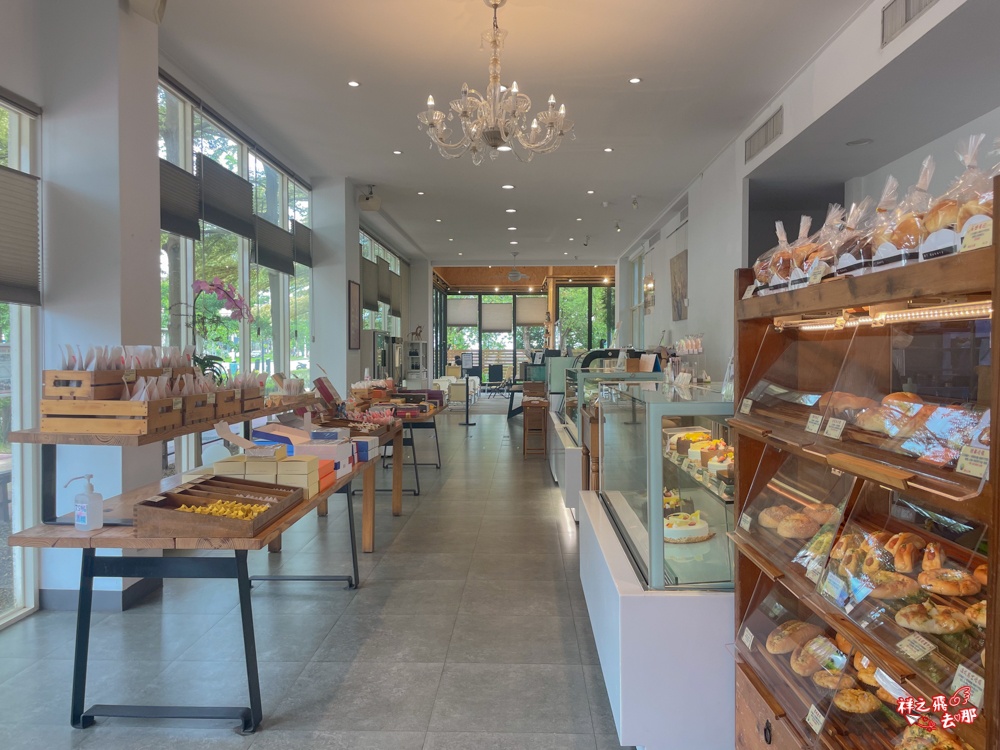 祥之飛去苗栗頭份景點｜恩琲咖啡Onffee頭份店咖啡廳推薦.森林系玻璃屋+露營風+RT麵包