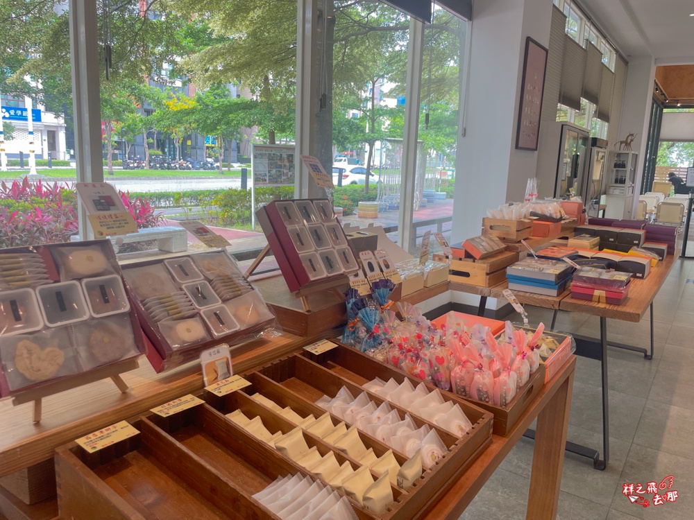 祥之飛去苗栗頭份景點｜恩琲咖啡Onffee頭份店咖啡廳推薦.森林系玻璃屋+露營風+RT麵包