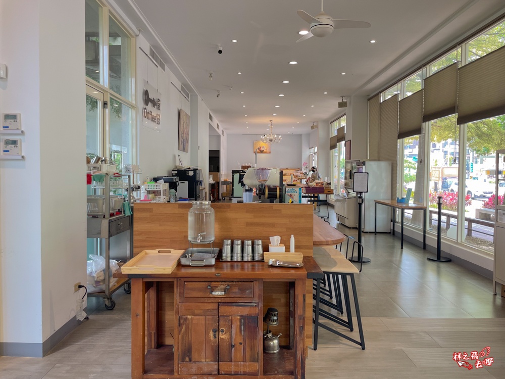 祥之飛去苗栗頭份景點｜恩琲咖啡Onffee頭份店咖啡廳推薦.森林系玻璃屋+露營風+RT麵包