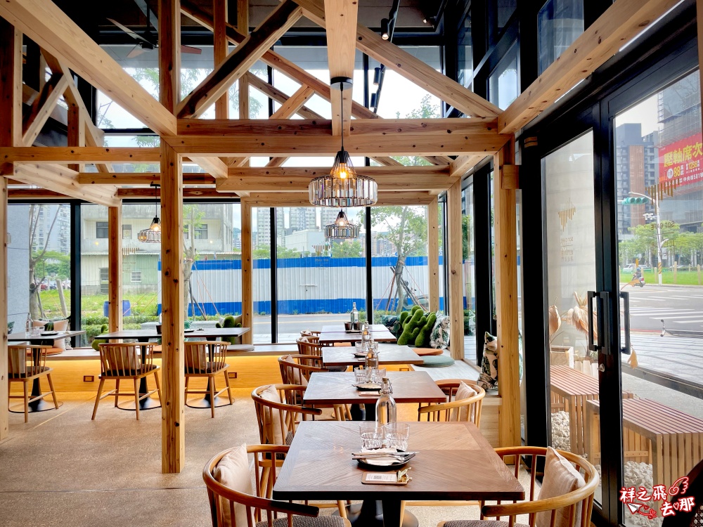 祥之飛去桃園早午餐景點｜浮島溪 Sot Café Rivulet｜隱身小檜溪重劃區.質感北歐玻璃屋下午茶咖啡廳必拍美店