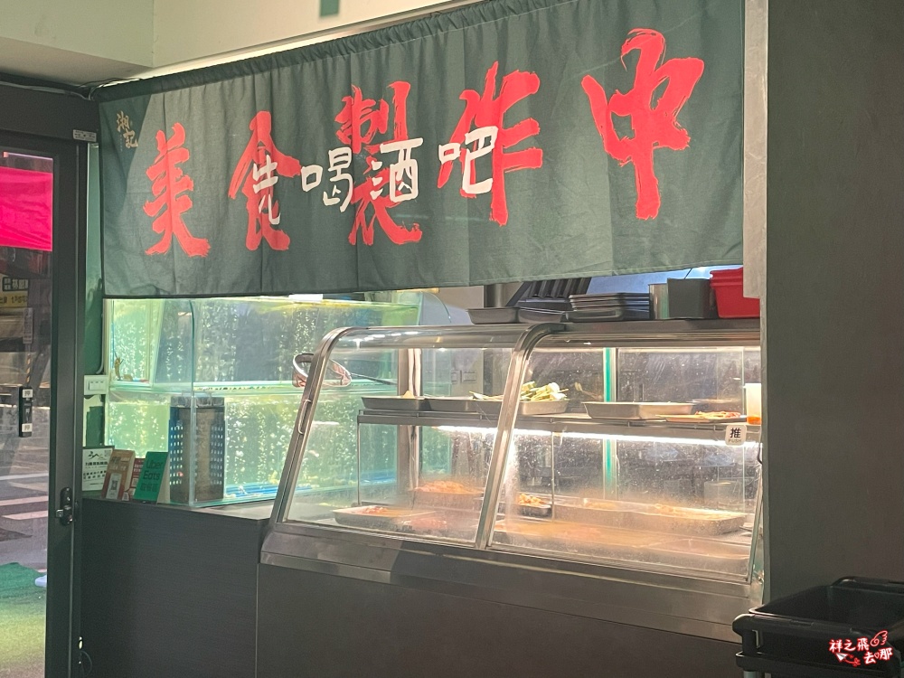 祥之飛去桃園美食景點｜湘記小龍蝦｜桃園火車站美食推薦.活蝦現撈麻辣小龍蝦＋串燒＋烤魚，親子聚餐好去處！