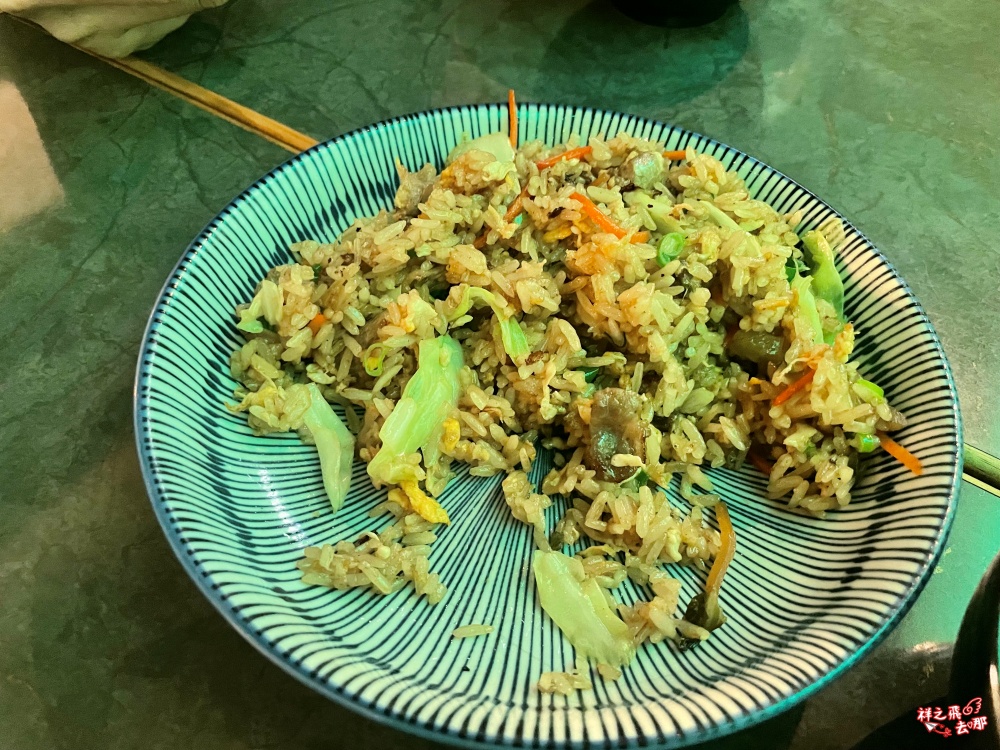祥之飛去桃園美食景點｜湘記小龍蝦｜桃園火車站美食推薦.活蝦現撈麻辣小龍蝦＋串燒＋烤魚，親子聚餐好去處！