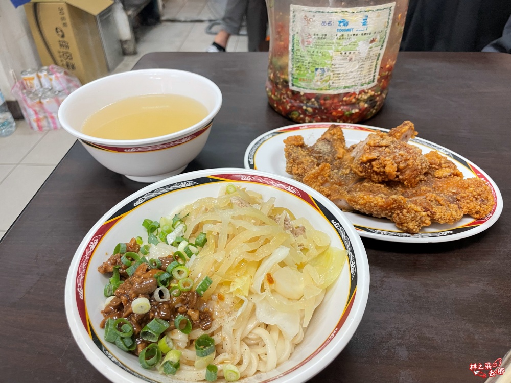 祥之飛去台北中正景點｜佳味排骨麵｜善導寺捷運.台大醫院美食.內行老饕都愛這一味.巷弄裡超高CP值平價美食