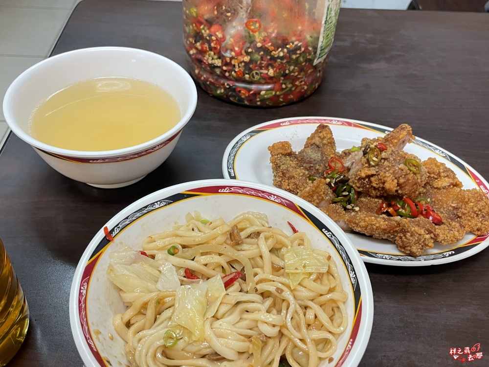祥之飛去台北中正景點｜佳味排骨麵｜善導寺捷運.台大醫院美食.內行老饕都愛這一味.巷弄裡超高CP值平價美食