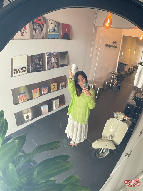 祥之飛去新北三芝景點｜Zoom In霜淇淋甜點店.甜點咖啡廳｜海景第一排、露營椅、霜淇淋下午茶一次滿足